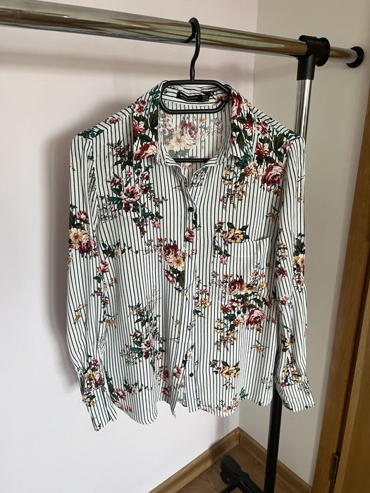 Koszula w kwiaty Bershka S