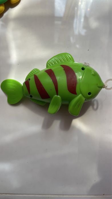 Детская игрушка фигурка на колесиках жабка гусеница кузнечик кит акула