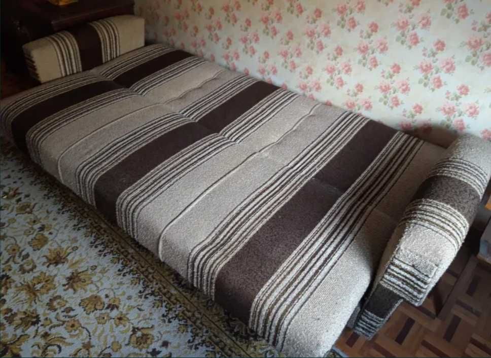Sofá-cama 3 lugares c/ arrumação