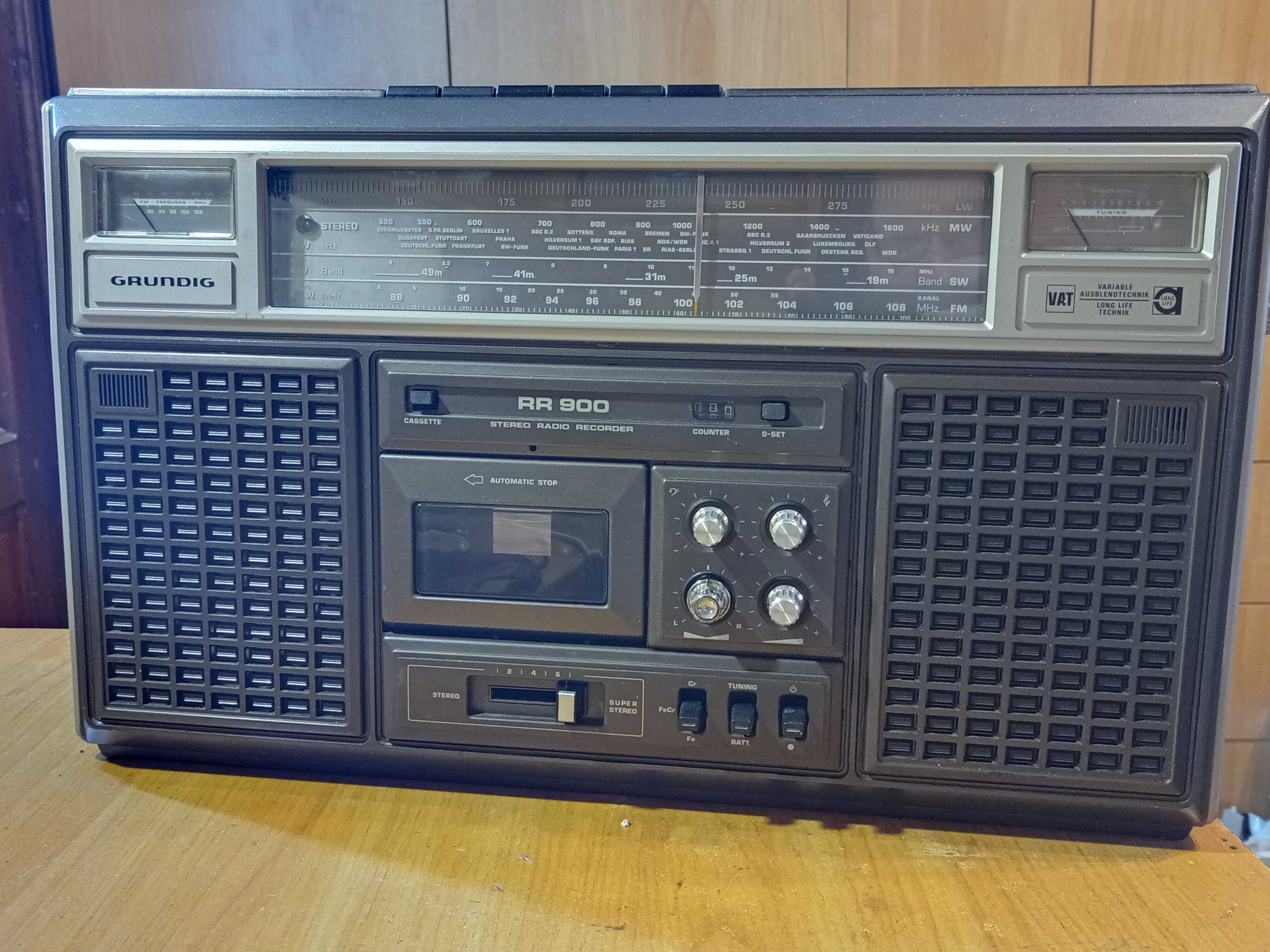 Радиоприёмник "Grundig RR 900"  Магнитола.