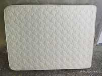 Cama e cómoda de casal em pinho