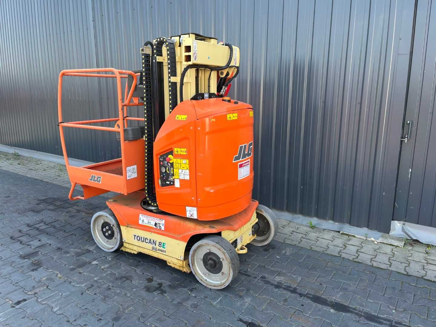 Zwyżka JLG Toucan 8E podnośnik masztowy pionowy 8,2 m TYLKO 268 h