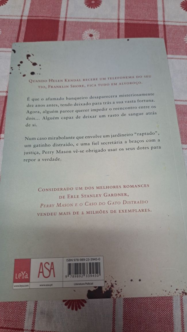 Vendo livro "Perry Mason e o Caso do Gato Distraído". Stanley
