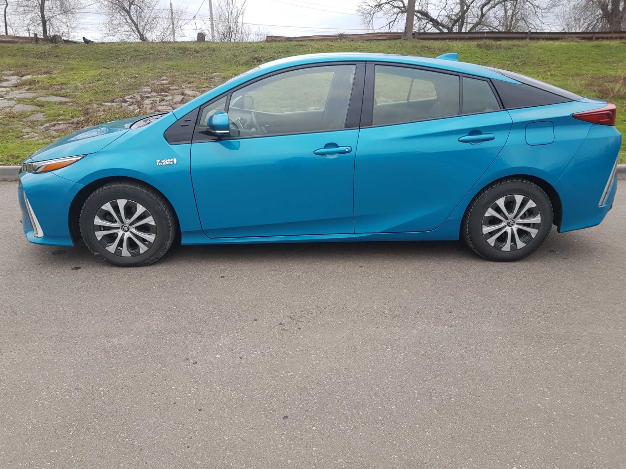 Продам тойота prius prime 2019