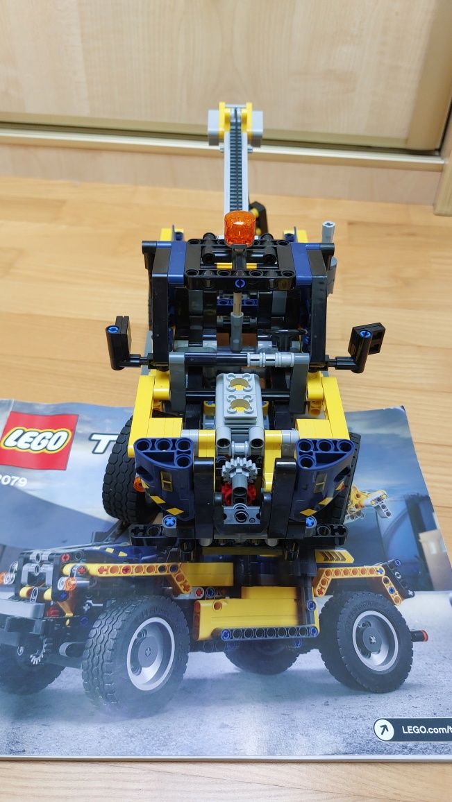 Sprzedam LEGO 42079 technic wózek widłowy i holownik 2w1 w idwalnym st