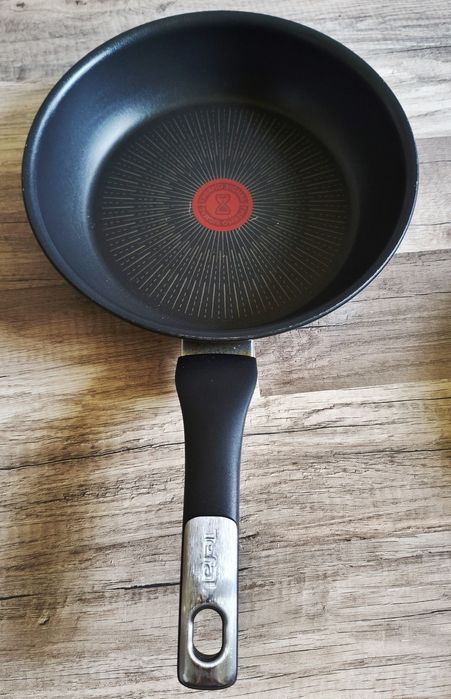 2 Patelnie Tefal Tytan Unlimited 24cm i 26cm