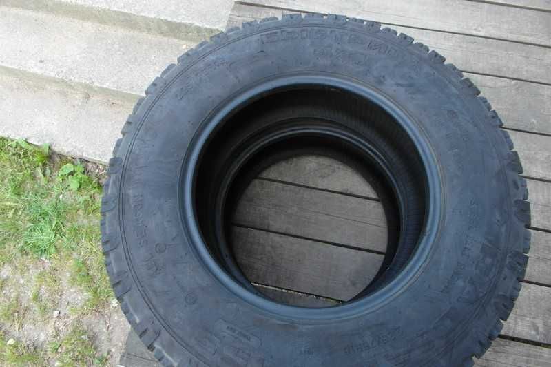 UAZ Opona 225/75/R16 Opony  Radialne Bezdętkowe UAZ 469, 452