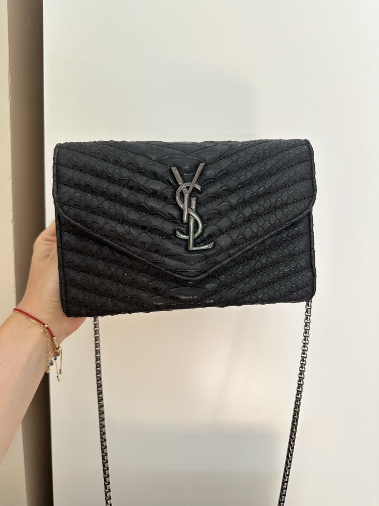 Yves saint laurent torebka czarna matowa skora weza, krokodyla,l