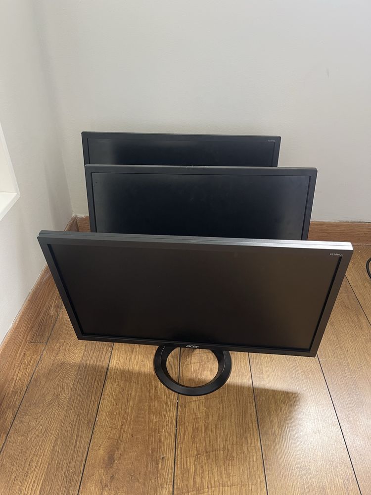 Monitores 22”.