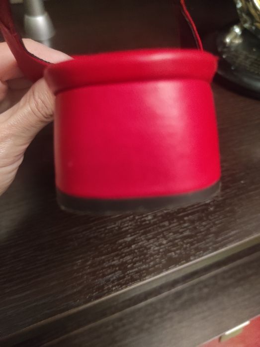 Продам босоножки б/у