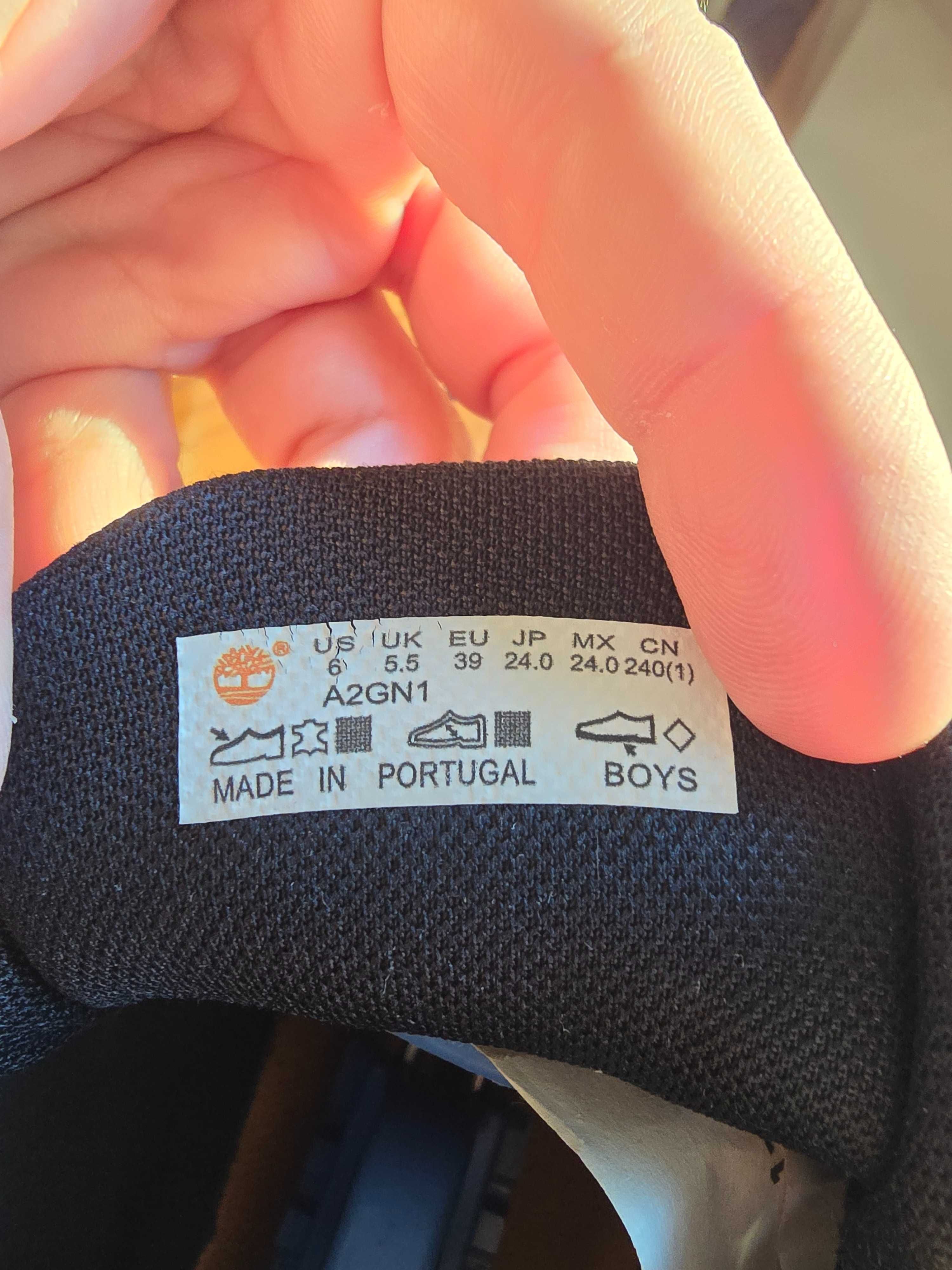 Ténis timberland tamanho 39, praticamente novos.