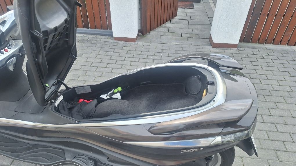 Skuter Paggio x10 125 mały przebieg. Godny polecenia