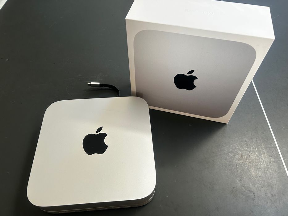 Mac mini M1 16 GB RAM 256 SSD + satechi HUB