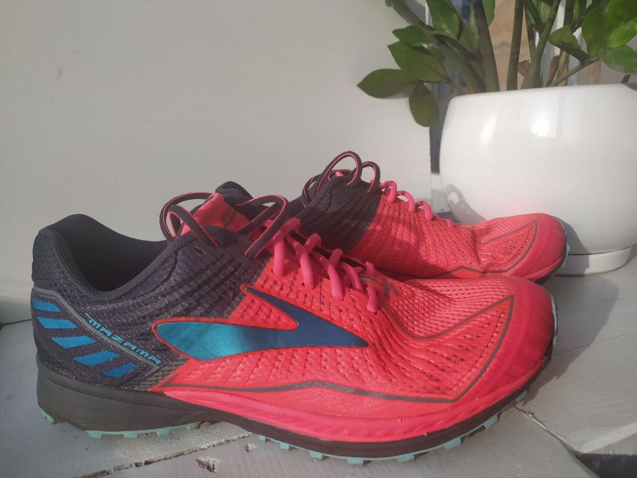 женские кроссовки brooks