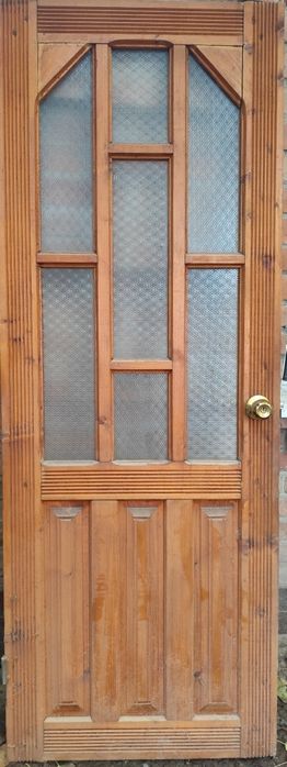 Міжкімнатні двері з міцного дерева