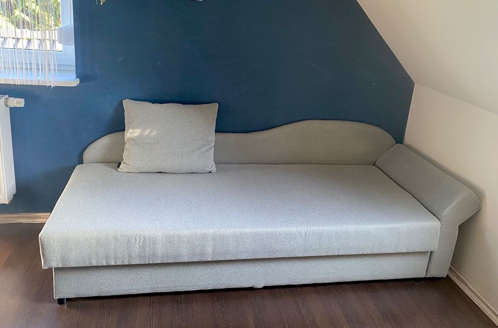 Tapczan jednoosobowy z funkcją przechowywania