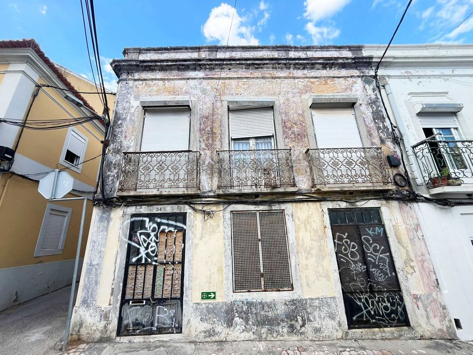 VENDEM-SE 2 PRÉDIOS - REMODELAÇÃO TOTAL - B. FONTE NOVA