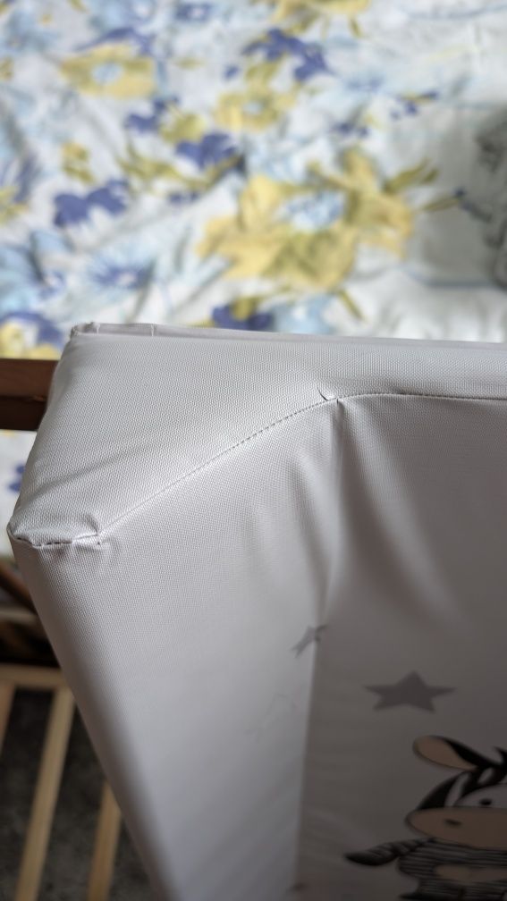Przewijak usztywniany na łóżeczko