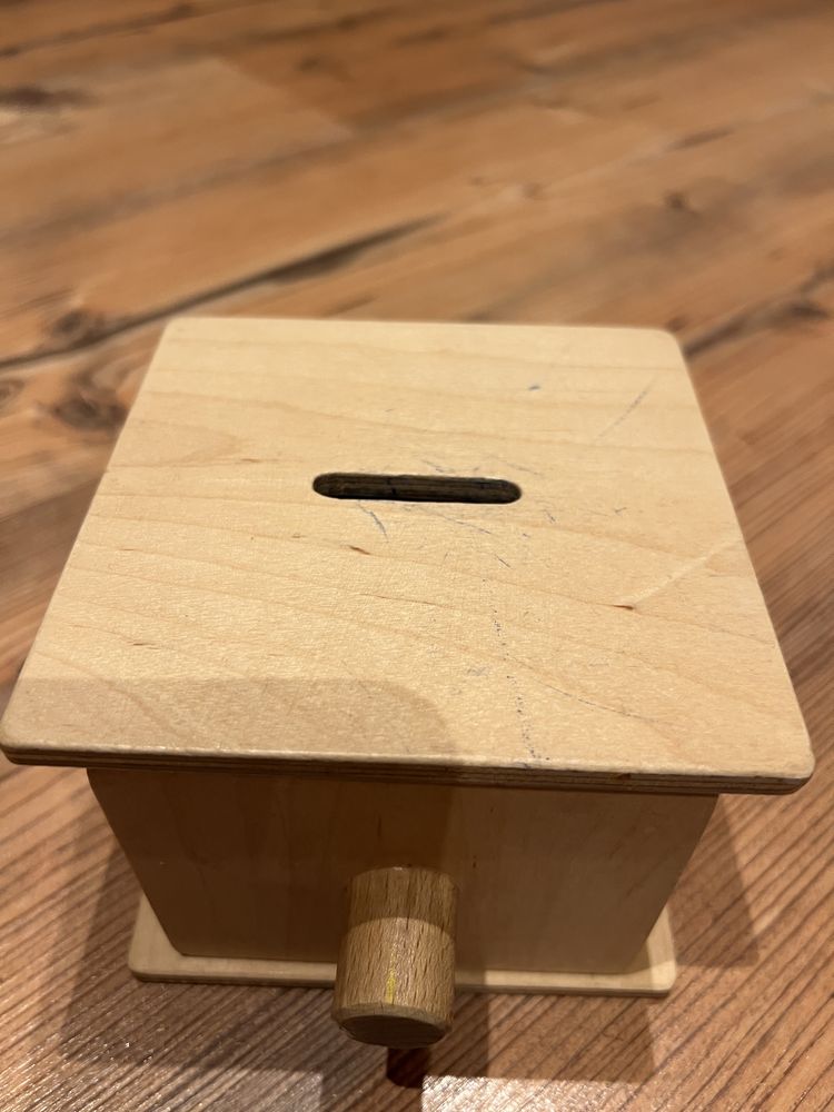 Pudełko z żetonami Montessori