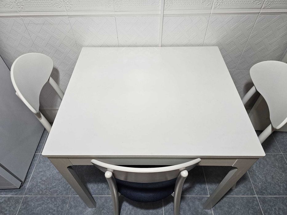 Mesa de Cozinha + 3 Cadeiras