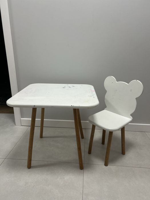 stół z krzesłem dla dzieci