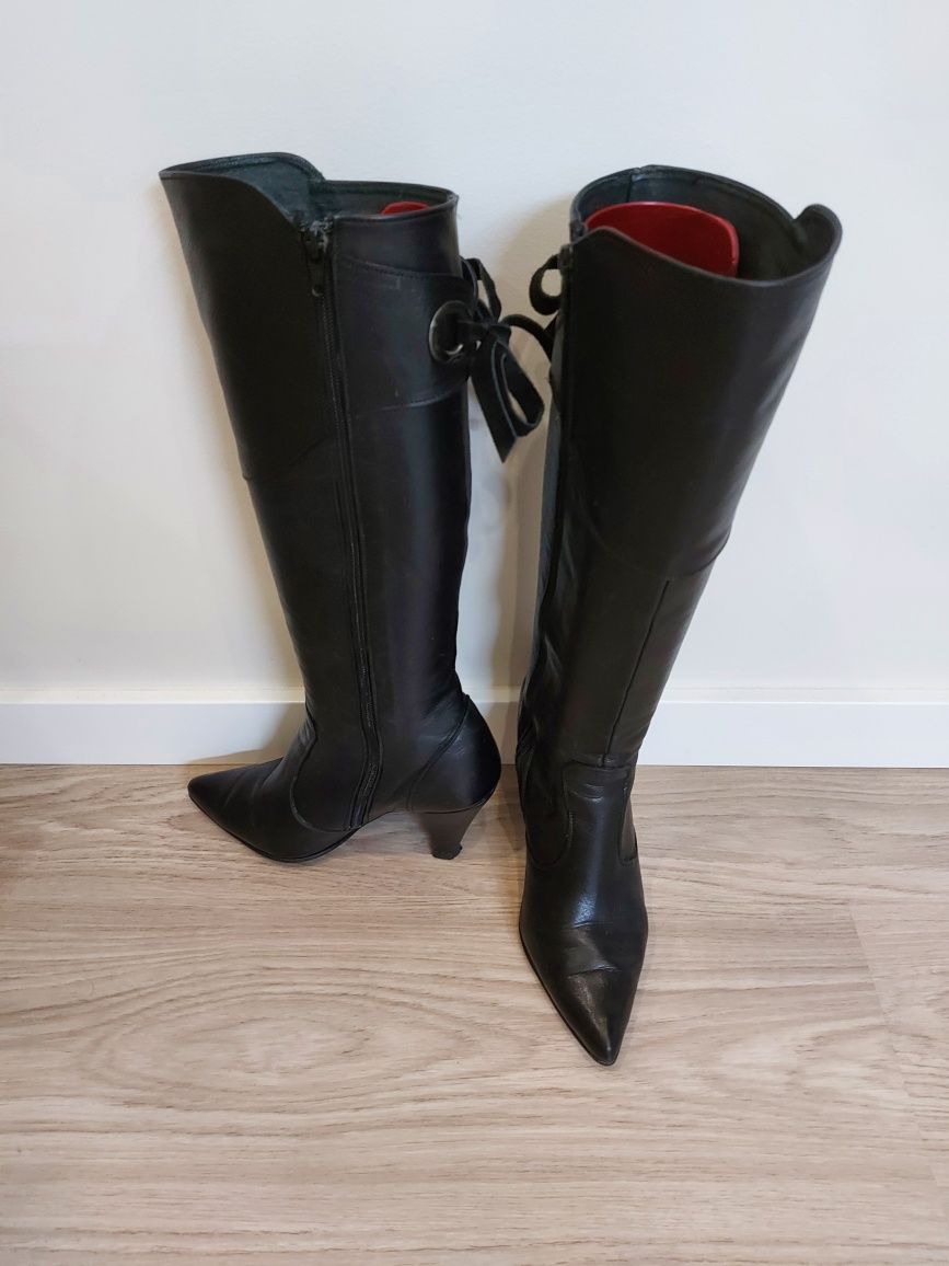 Botas cano alto em pele, tamanho 37, cor preto