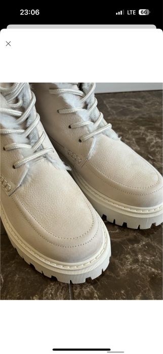 Чоботи черевики ботінки на шнурках замшеві нубук бежевого кольору