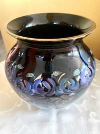 Czarny wazon ręcznie malowany