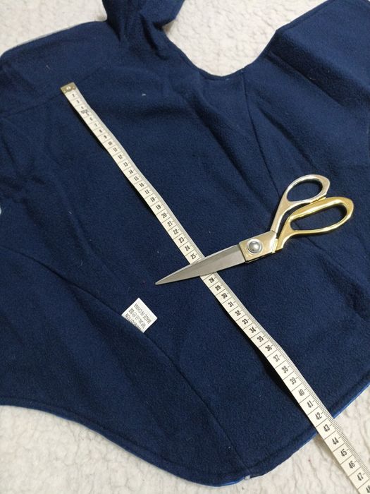 Новая жилетка на среднюю породу собачки, утеплённый , водонепроницаемы