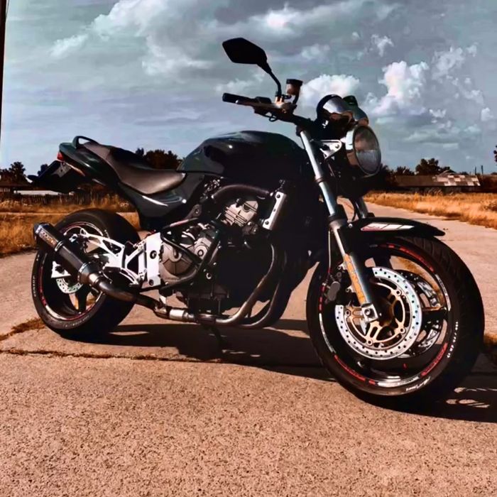 Продам. Honda hornet 600f2