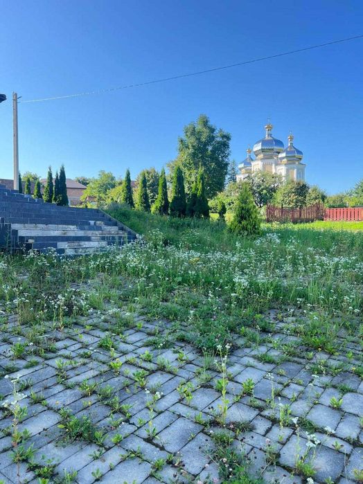 Продаж комерційного приміщення під ресторан та готель