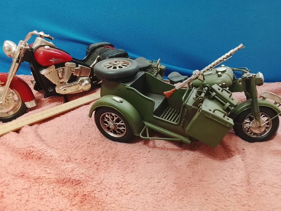 Два мотоцикла. Большие модели