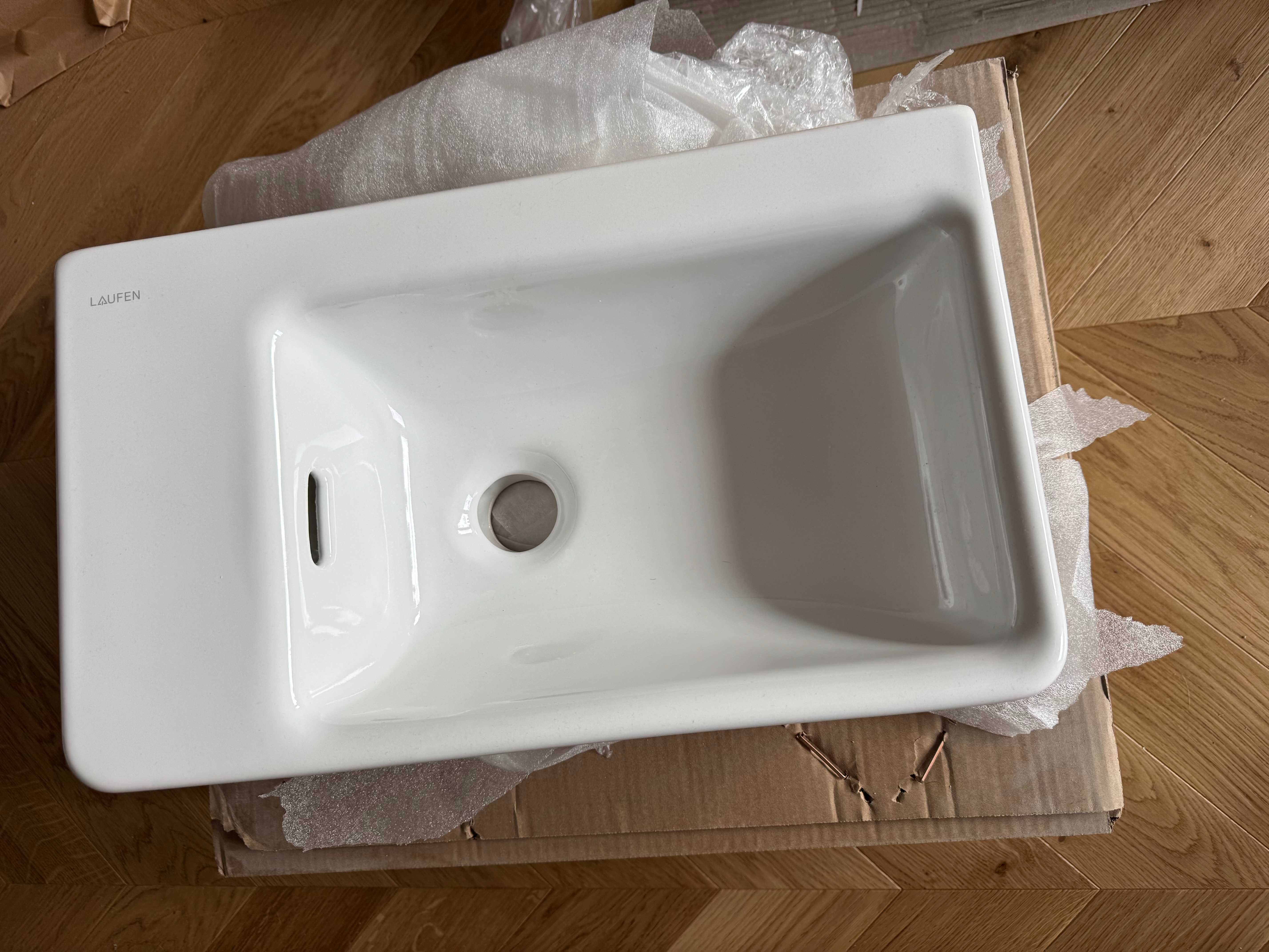 LAUFEN Pro S umywalka toaletowa WC, z przelewem, bez otworu na baterię