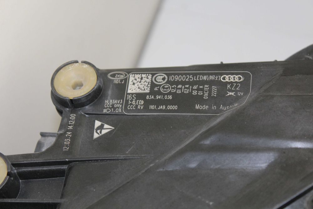 Farol Dianteiro Esquerdo Full LED Audi RS Q3 (F3) (2019–2023) – OEM