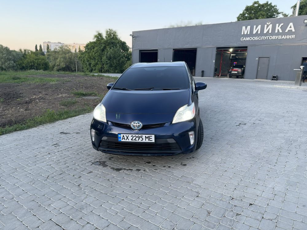 Продам toyota prius 30