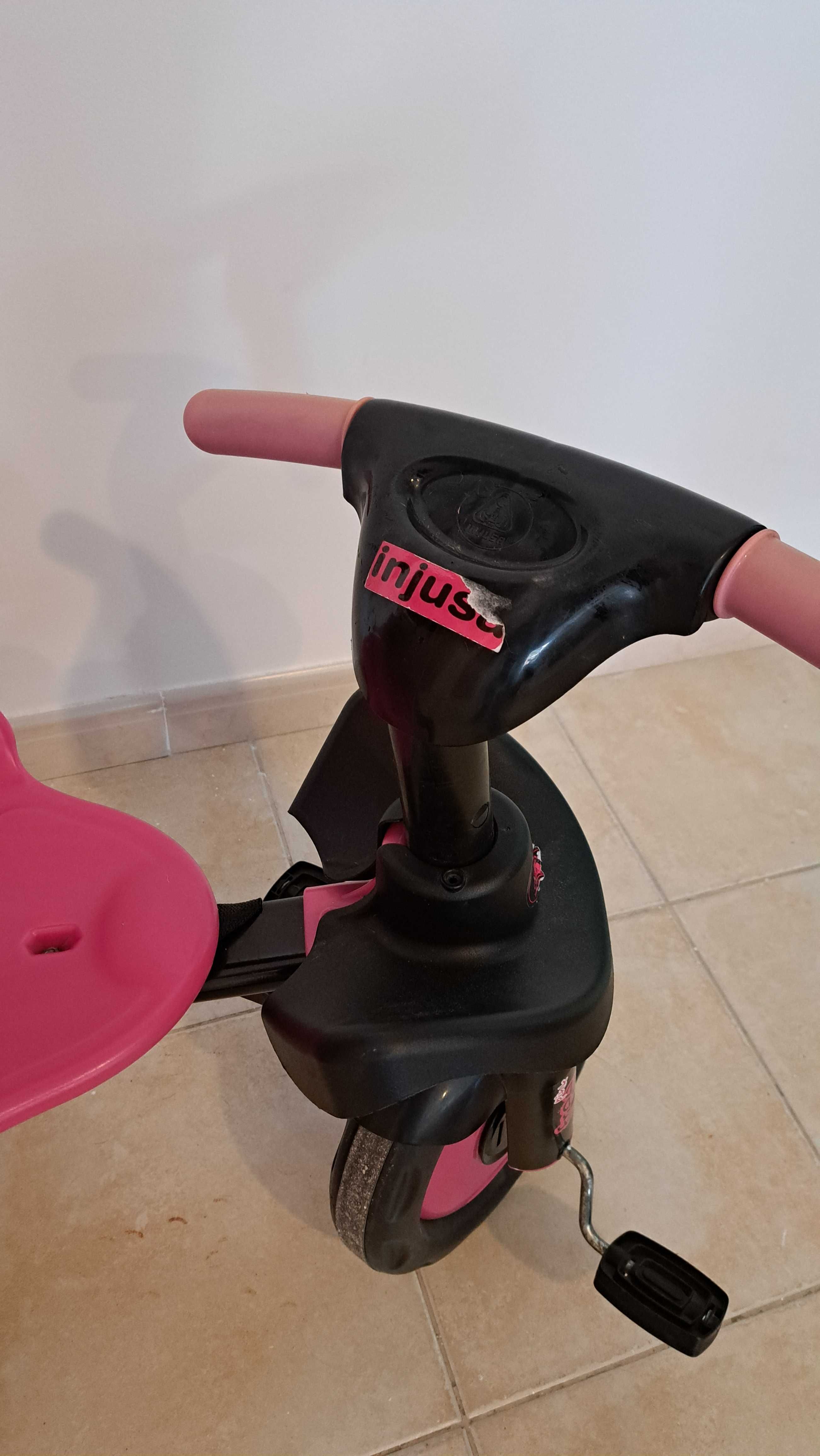 Triciclo Evolutivo Injusa rosa e preto