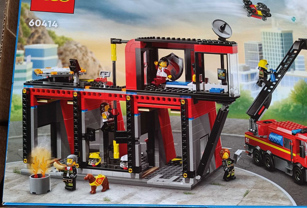LEGO 60414 - Fire Station with Fire Truck