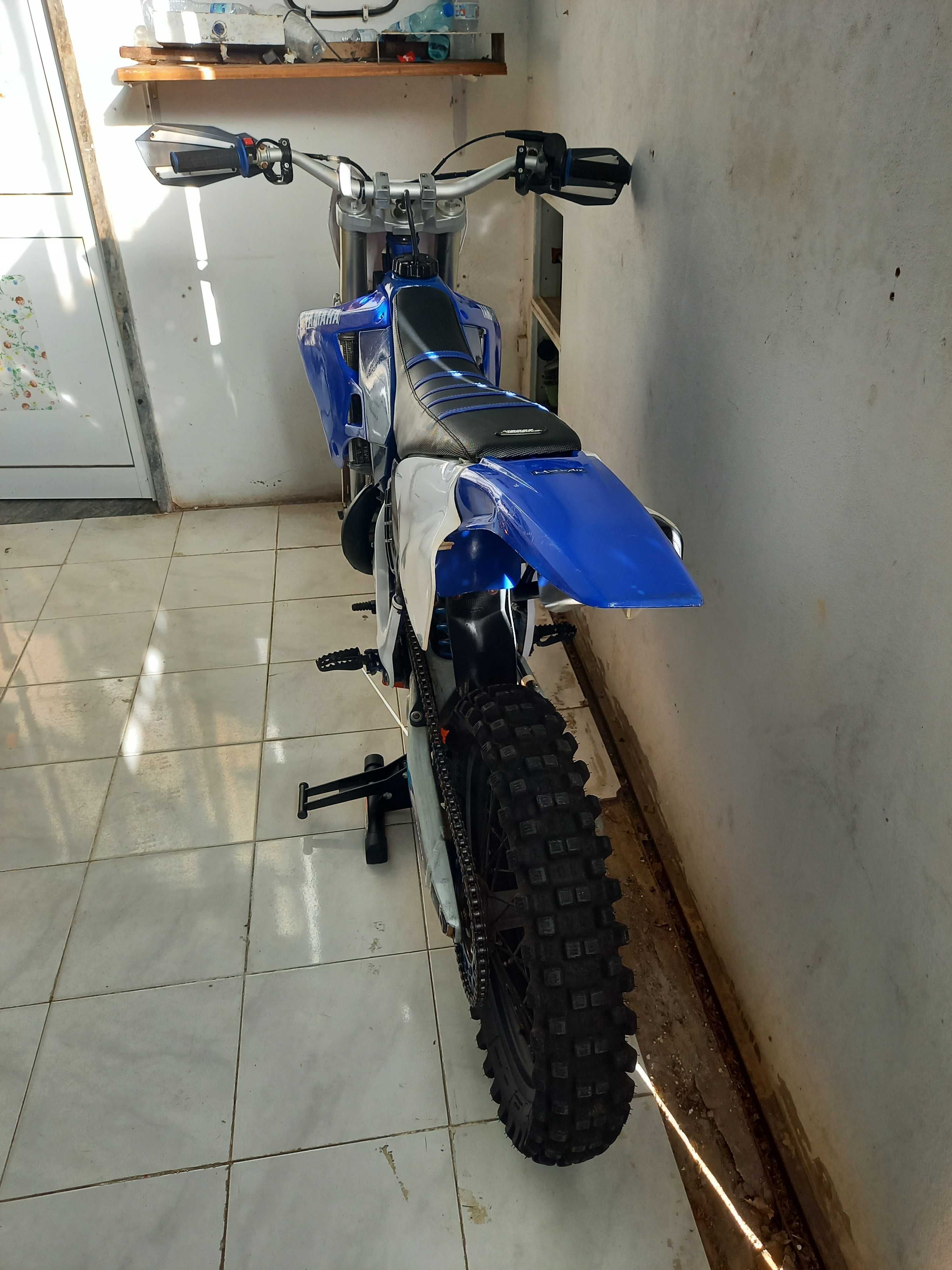 Yamaha YZ 250 ..