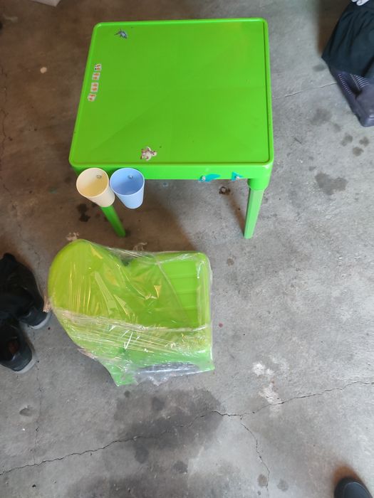 Дитячий стол та стул б/у