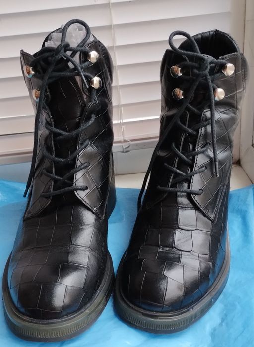 Ботильйони шкіряні, якісні,