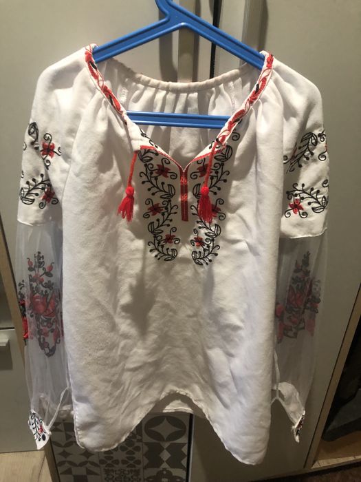 Вишиванка з фатіновими рукавами