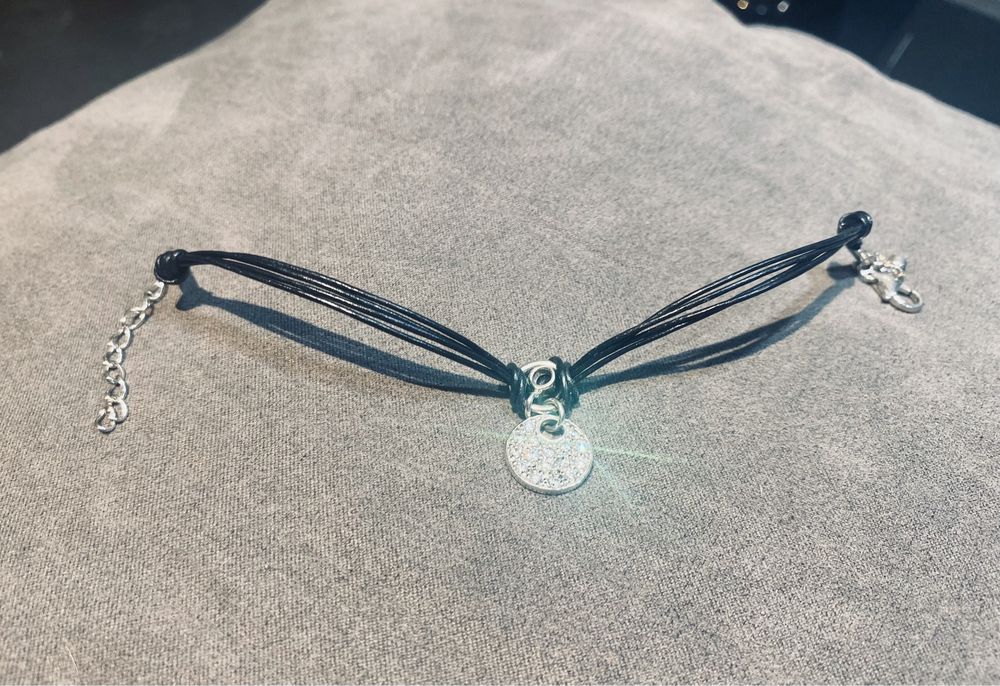 Bransoletka ze srebrnymi zawieszkami i krysztalkami Svarovski