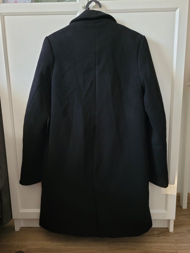 Czarny prosty klasyczny płaszcz