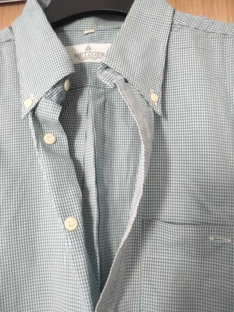 Camisa de homem turquesa e branco