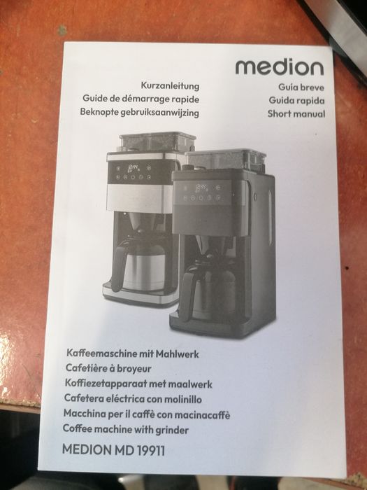 Ekspres do kawy przelewowy z młynkiem.