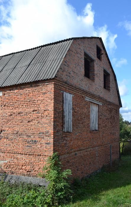 Будинок та земельна ділянка біля річки у м. Малин