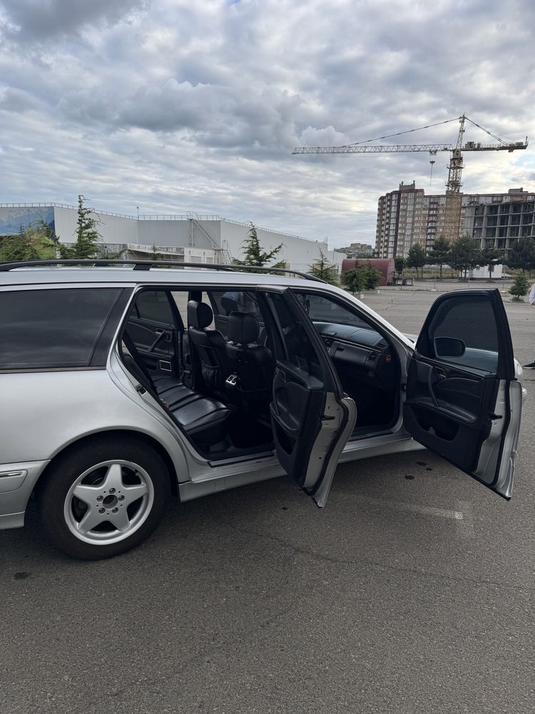 Мерсадес 210 автомат 2.1 дизель