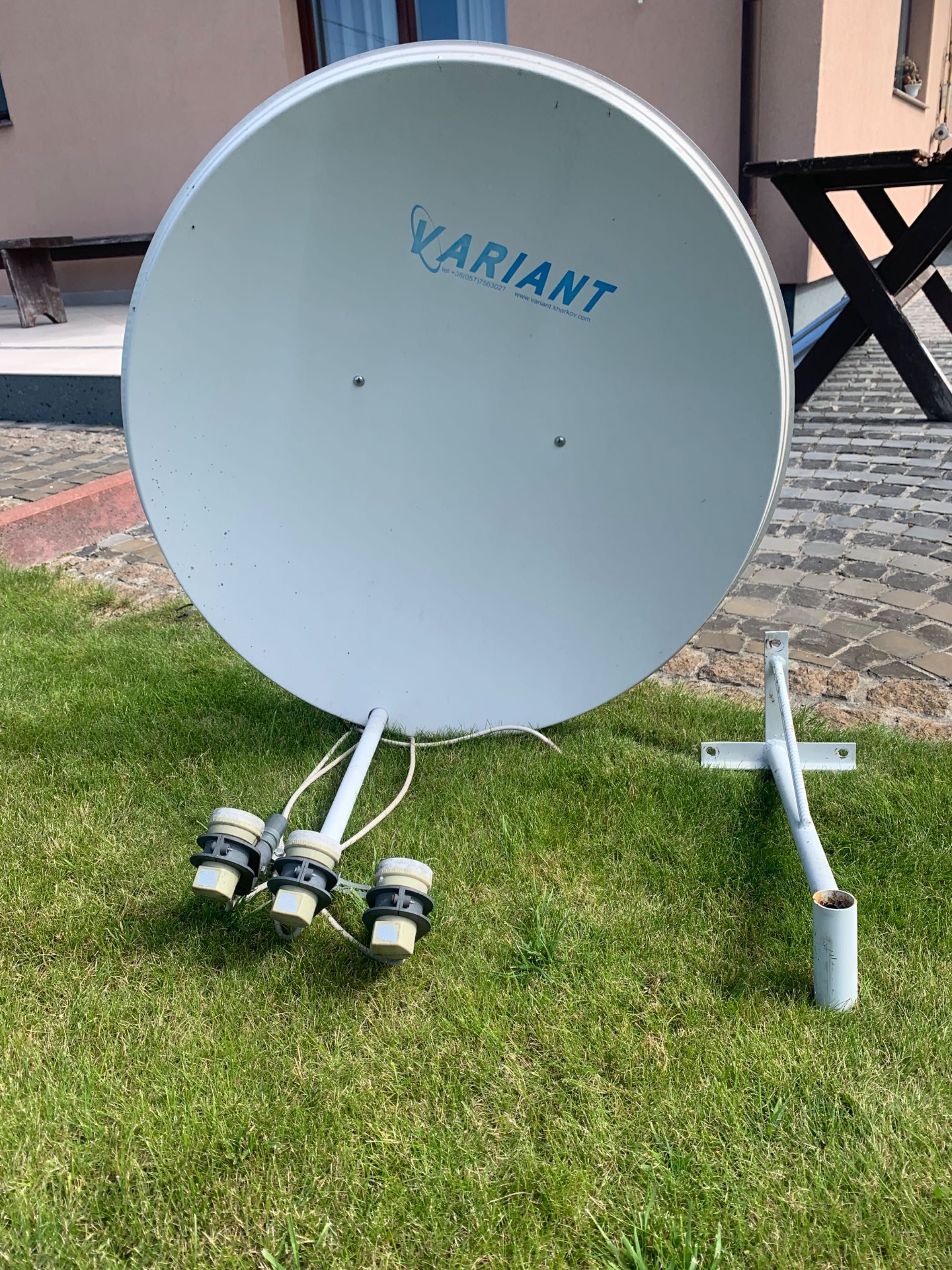 Тюнер та супутникова тарілка Viasat