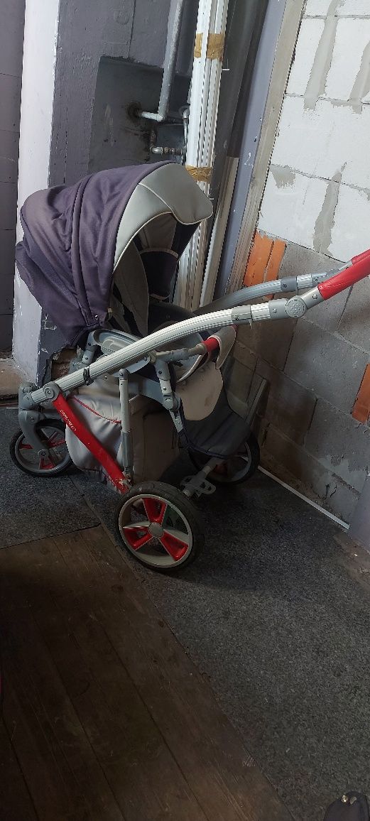 Sprzedam wózek widoczny na zdjęciu Camarelo 2w1