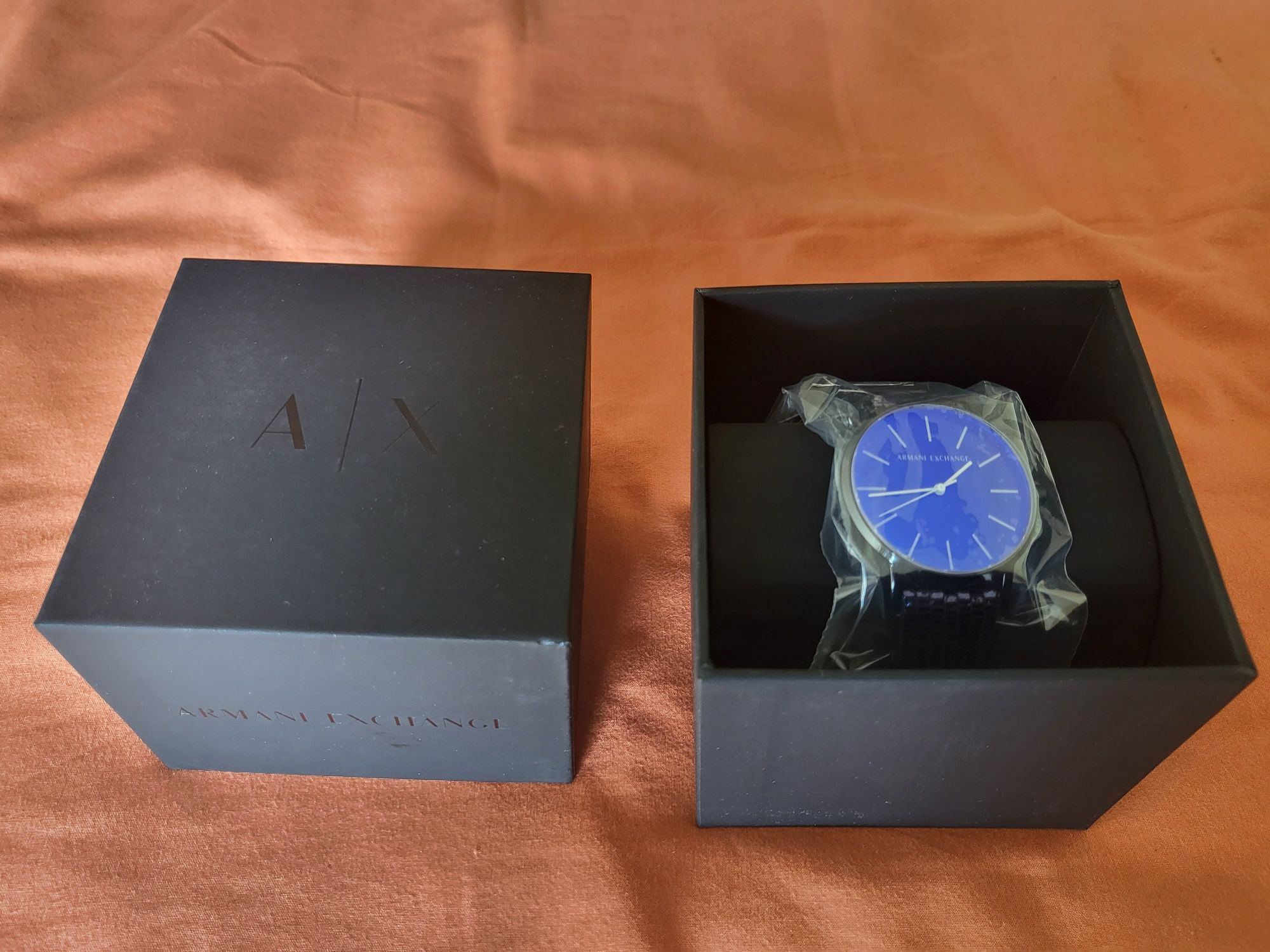 Relógio Armani Exchange com pulseira de pele